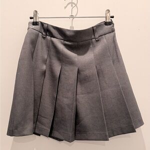 Chic Gray Pleated Skirt